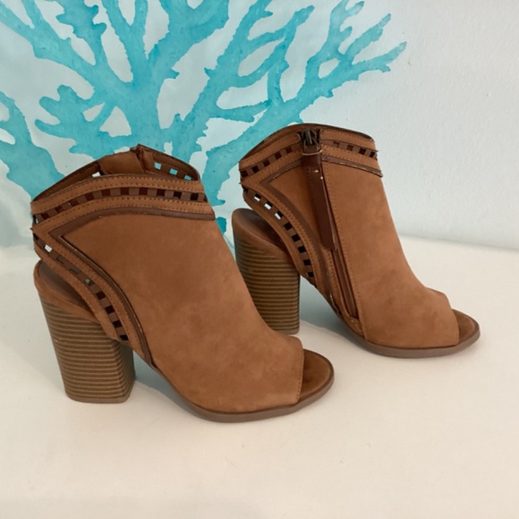 Dolcetta Riley Laser Cut Open Toe Chestnut Ankle Booties Size 6M Chucky Heels - Picture 4 of 11